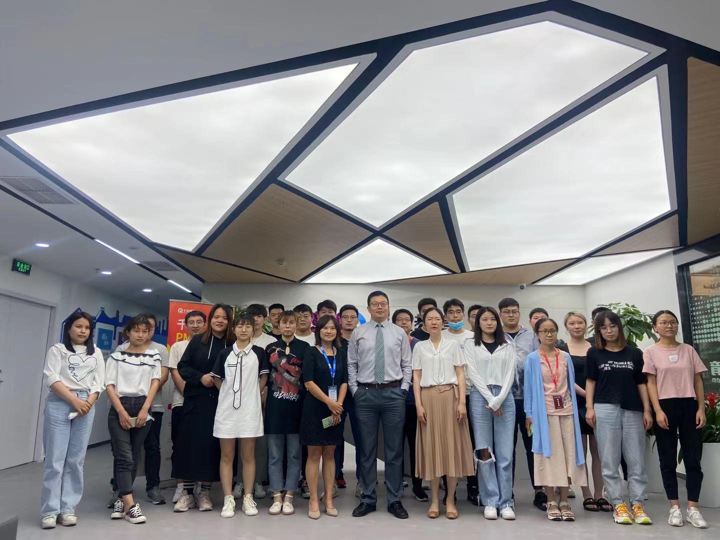 北京千鋒互聯(lián)科技有限公司相冊