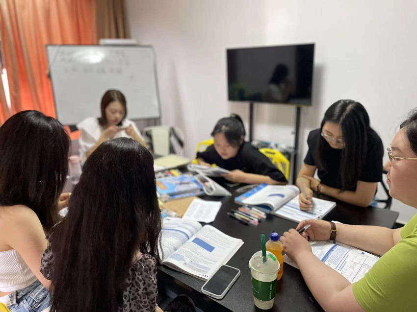 青鄰教育辦公環(huán)境