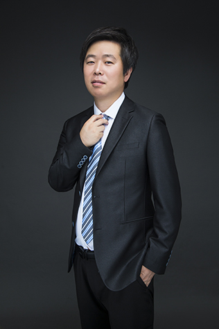 申煒 教學校長/政治老師