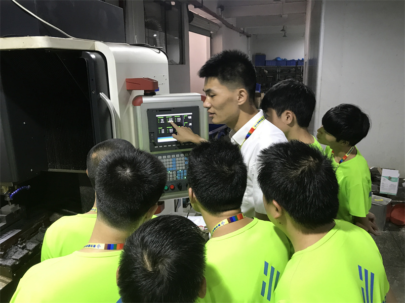 東莞青華模具實訓基地學習環(huán)境