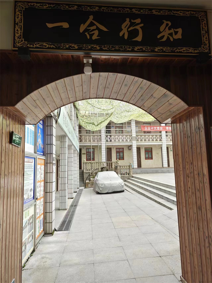 華繡叛逆學(xué)校環(huán)境