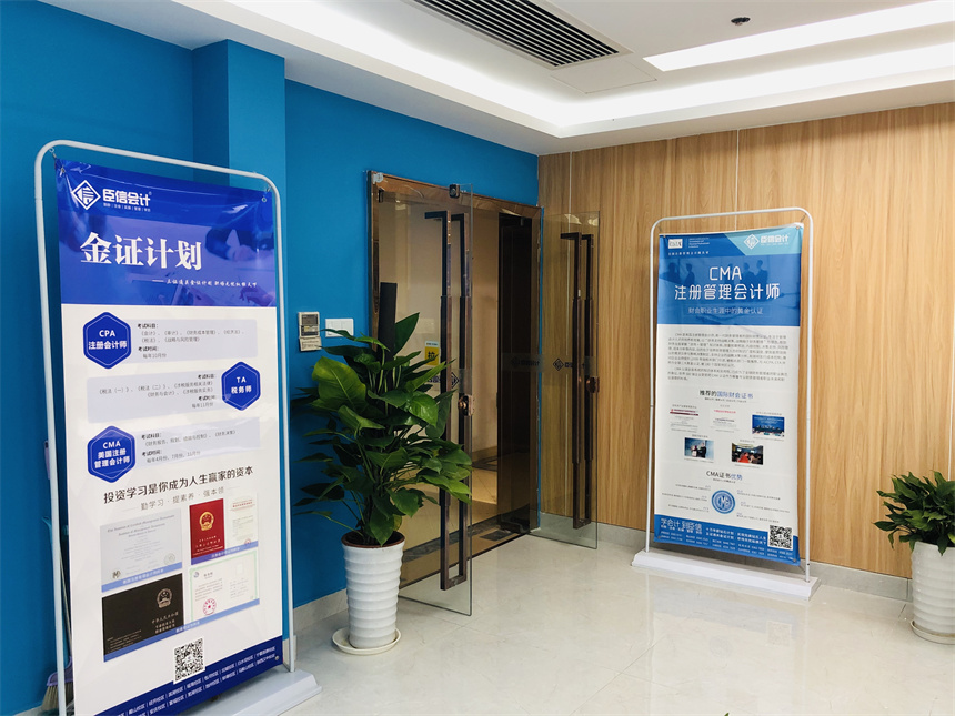 合肥臣信職教學(xué)校簡介